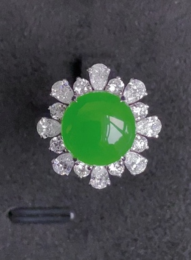 碧玉苹果绿蛋面雪花满钻款式戒指18k白金镶嵌款式精致小巧百搭