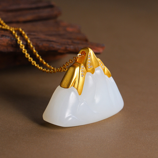 和田玉日照金山吊坠项链女金色链条高级感设计师款 白色玉石颈饰