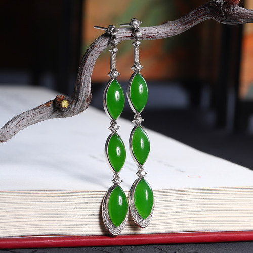 和田碧玉苹果绿冰底马眼耳钉坠18k金镶嵌款式精致时尚