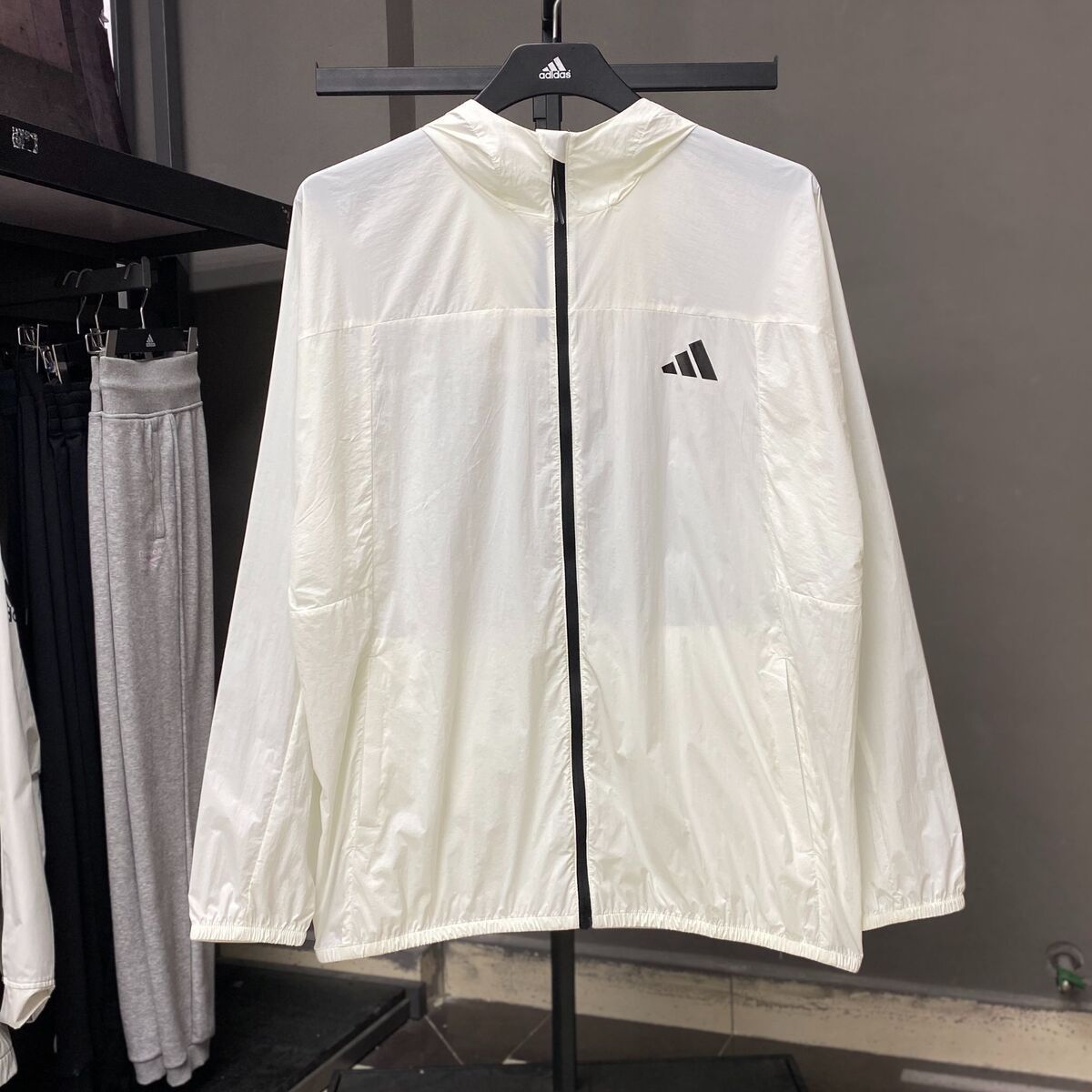 Adidas阿迪达斯男子夏季轻薄透气速干防晒皮肤衣夹克外套KC6011