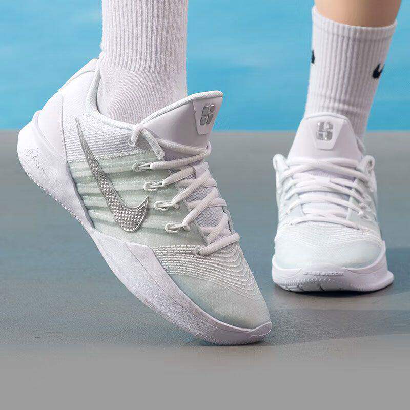 NIKE耐克女子SABRINA运动训练篮球鞋HF2882-101