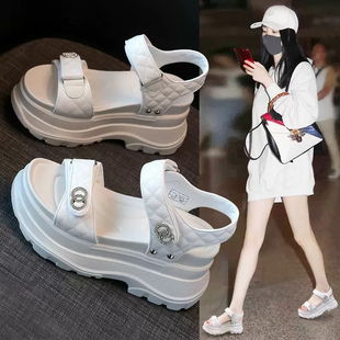 厚底内增高凉鞋女2026夏季新款外穿坡跟百搭松糕白色罗马鞋小个子