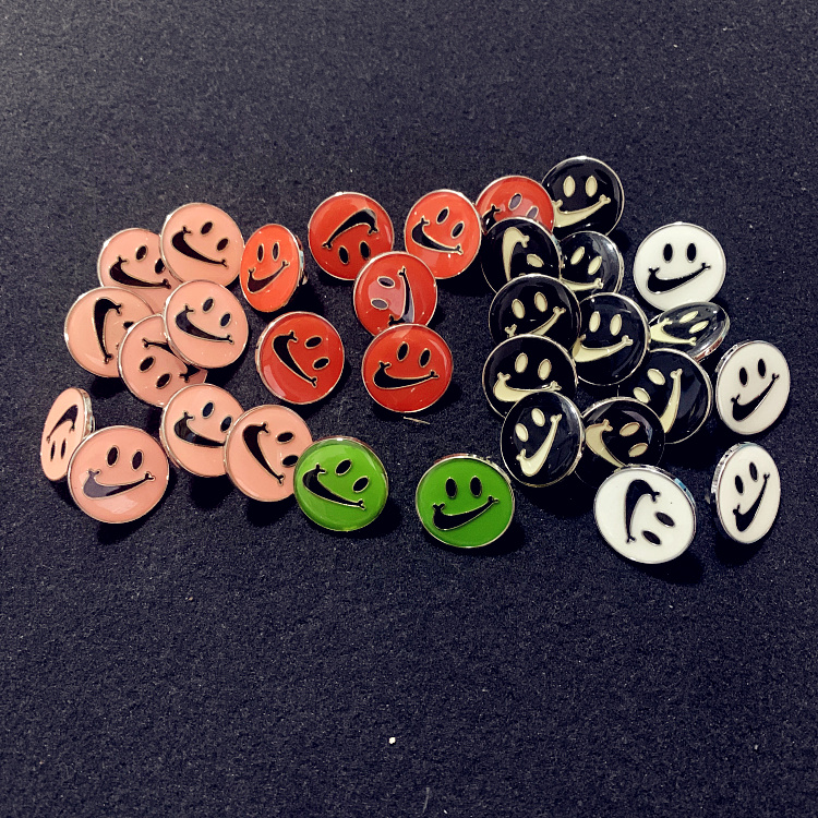 权志龙NK勾子笑脸鞋带扣饰品