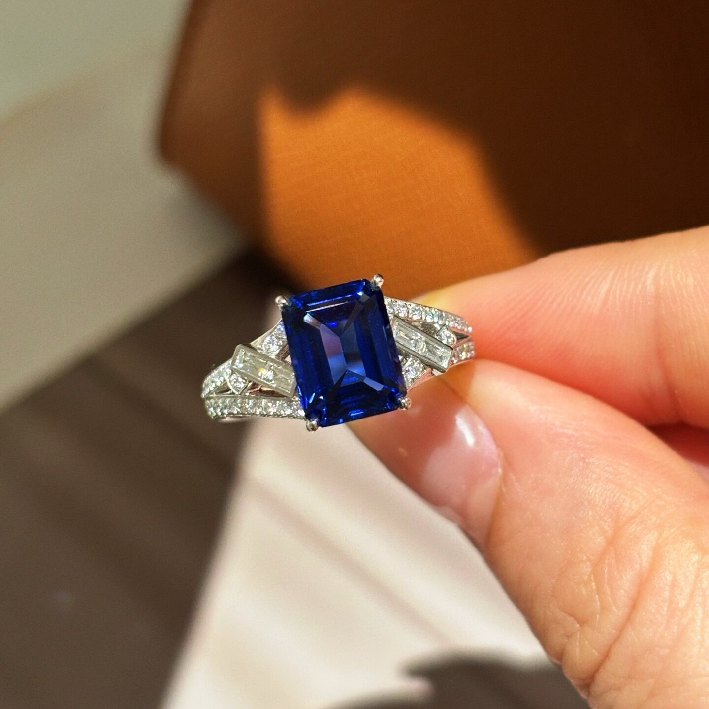 18K白金培育钻石蓝宝石戒指 梯方人工人造合成钻石求婚结婚戒指女