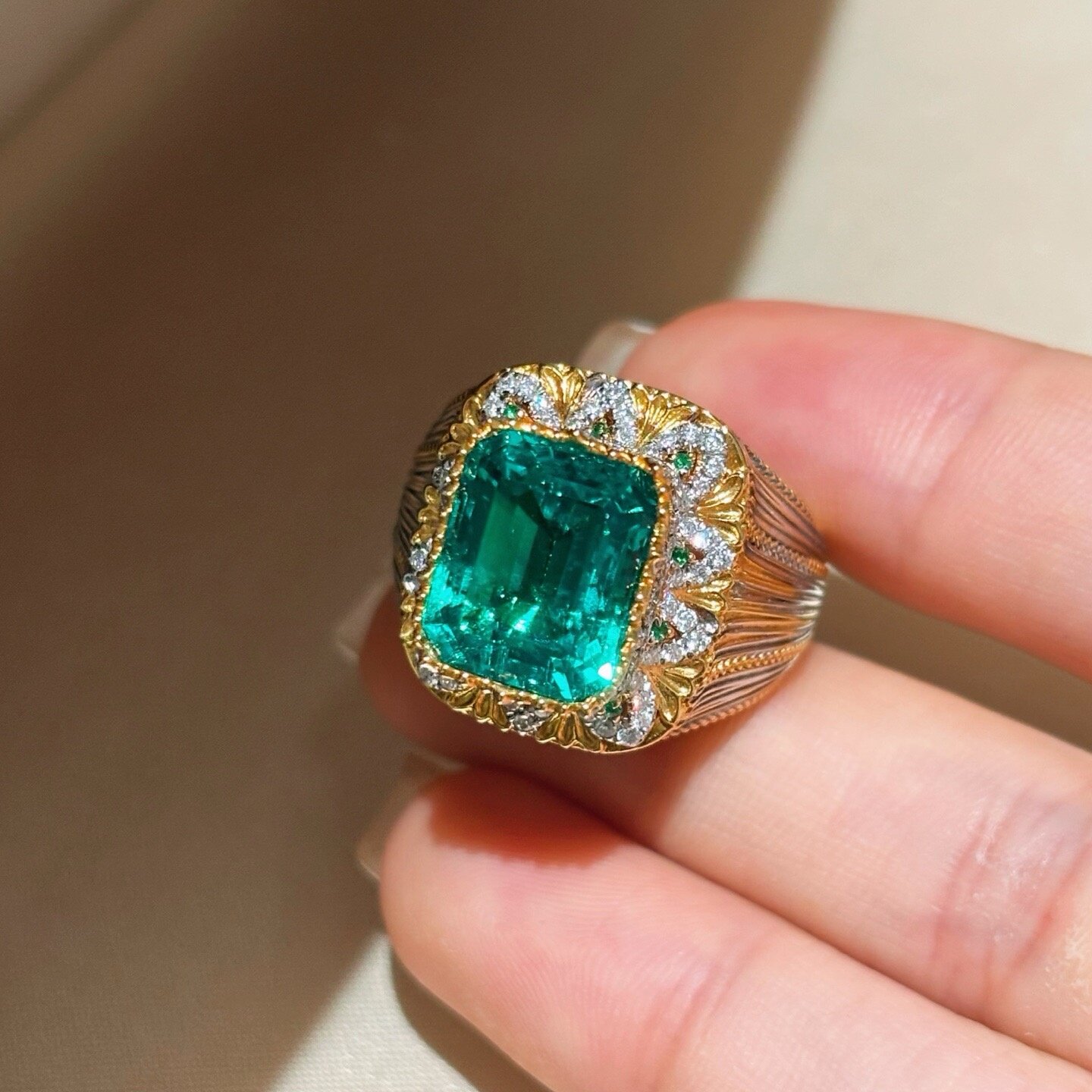 18K白金黄金分色培育祖母绿戒指 人工人造合成钻石结婚订婚戒指女