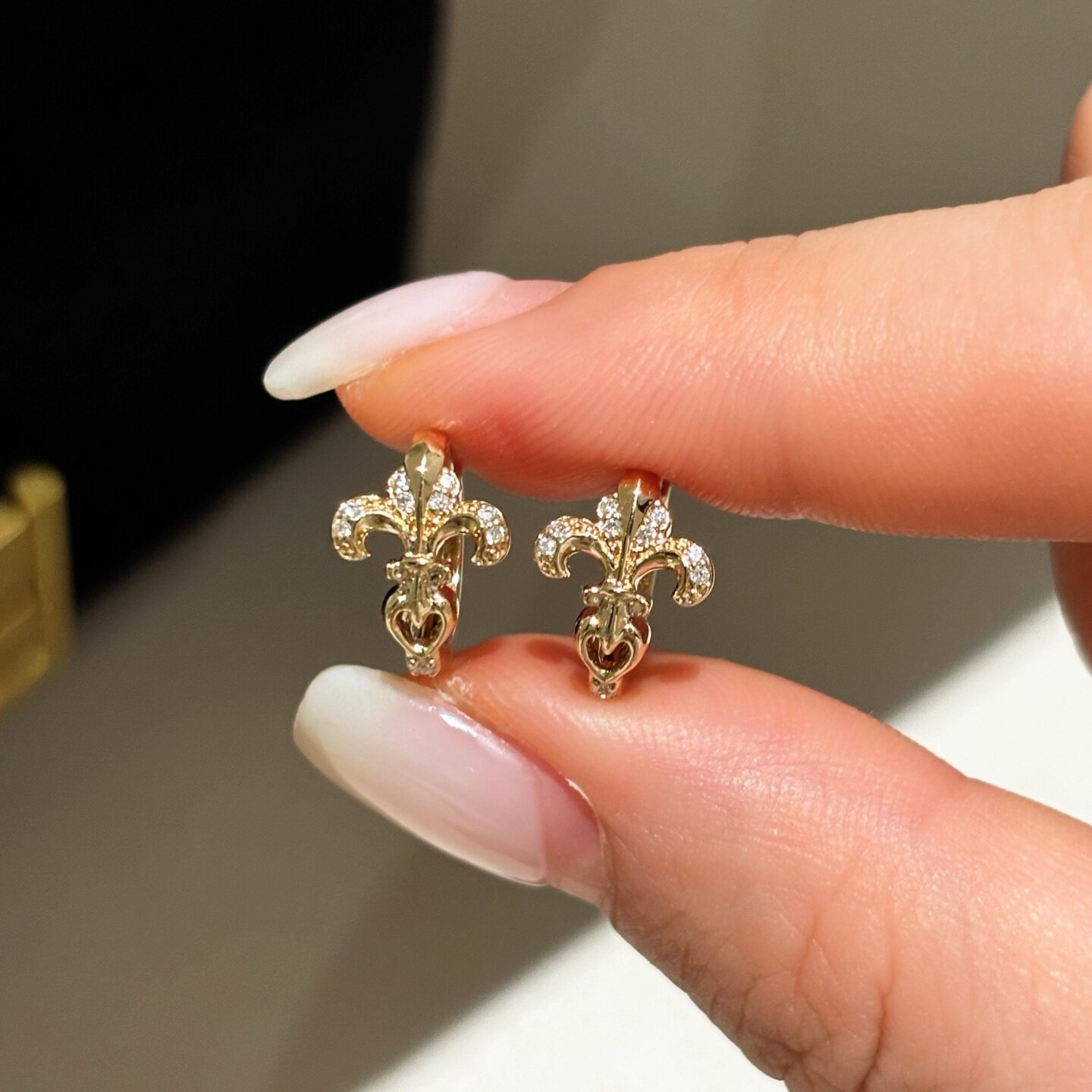 18K黄金培育钻石鸢尾花耳钉 耳饰