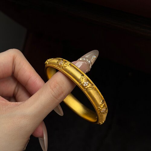 黄金丝羽幻蝶手镯 999足金镶嵌莫桑钻情人节送女友生日礼物结订婚
