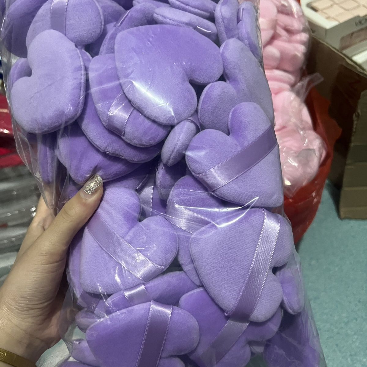 美宝莲赠品粉扑一个
