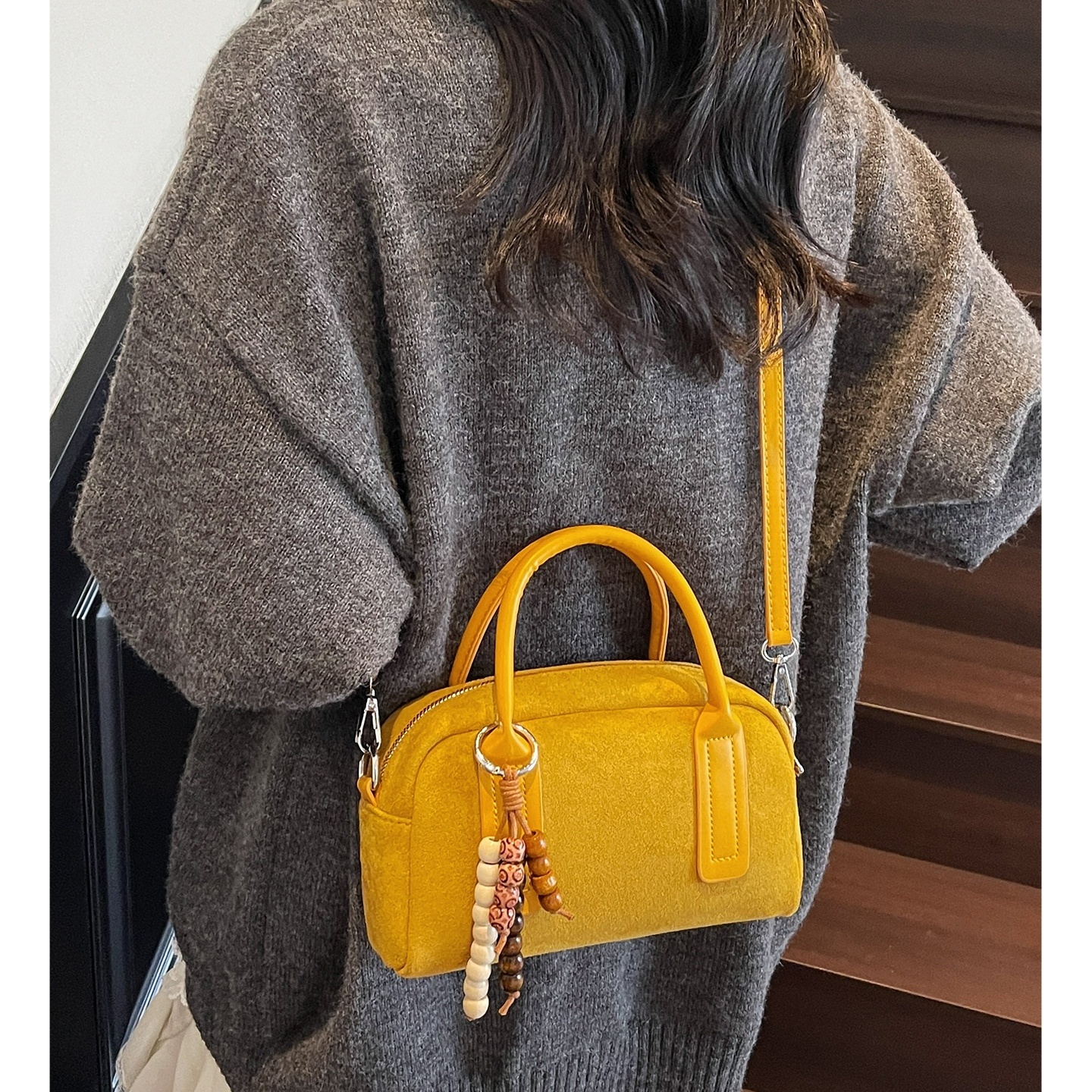 姜黄色麂皮通勤保龄球包