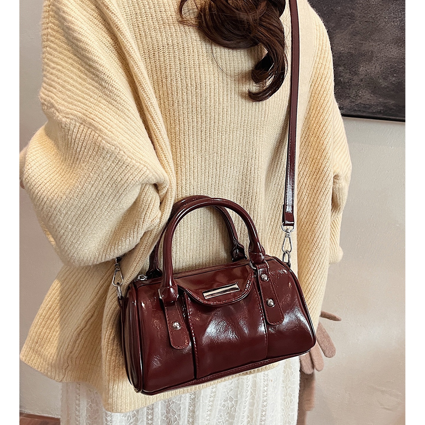 红色超火圆筒枕头包新娘婚包