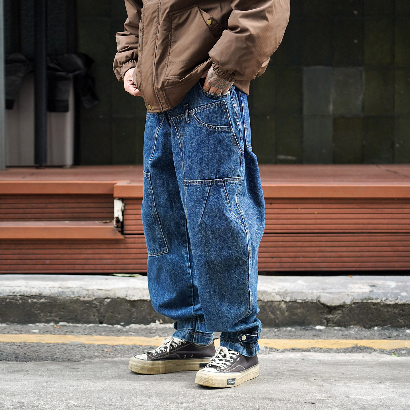 日系复古水洗做旧锥形牛仔裤