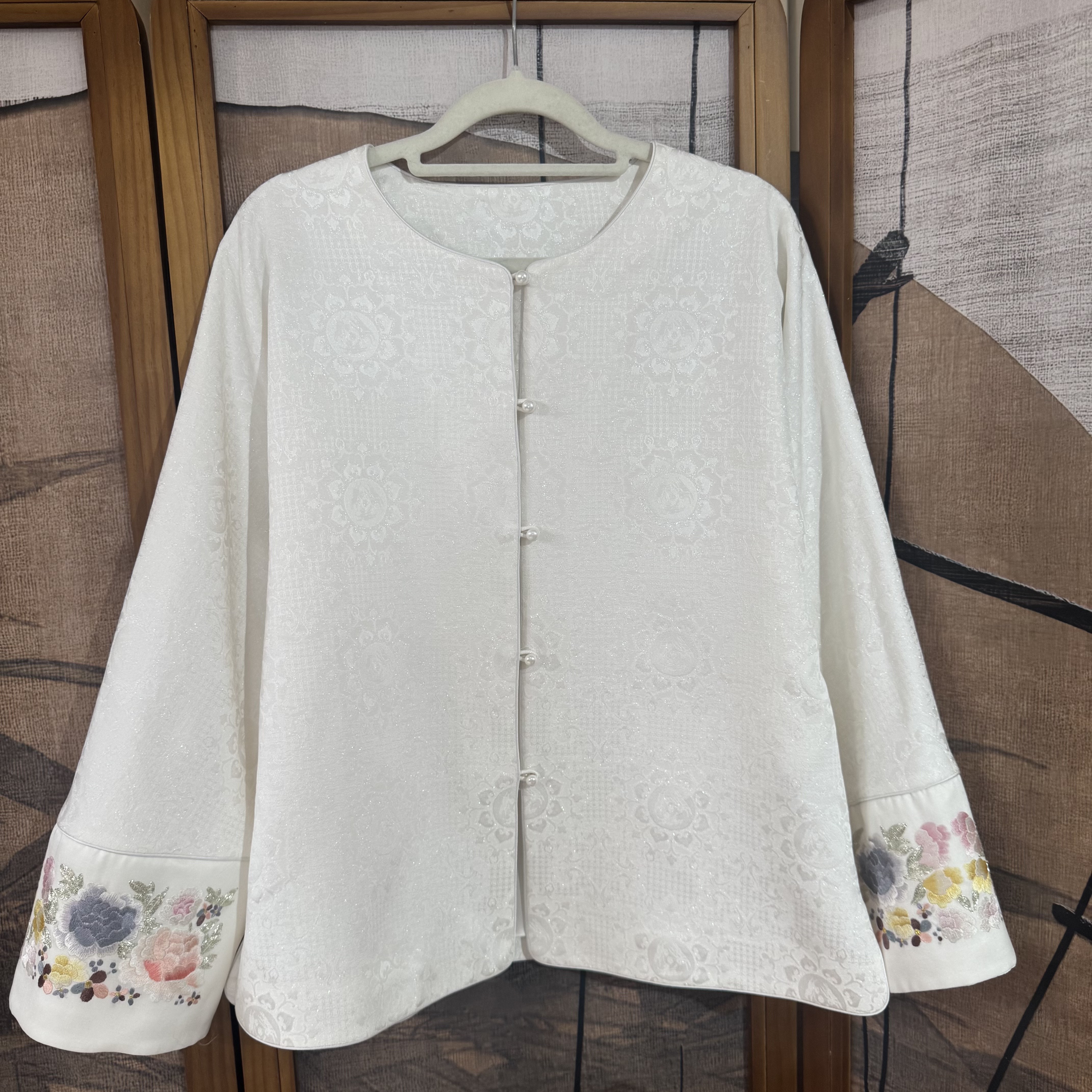 彩通正绢三兔共耳织金刺绣手工