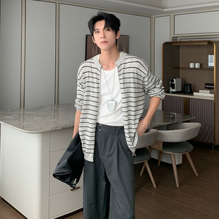 Hualun春季薄款透气百搭条纹针织衫男生人夫感穿搭开衫毛衣外套男