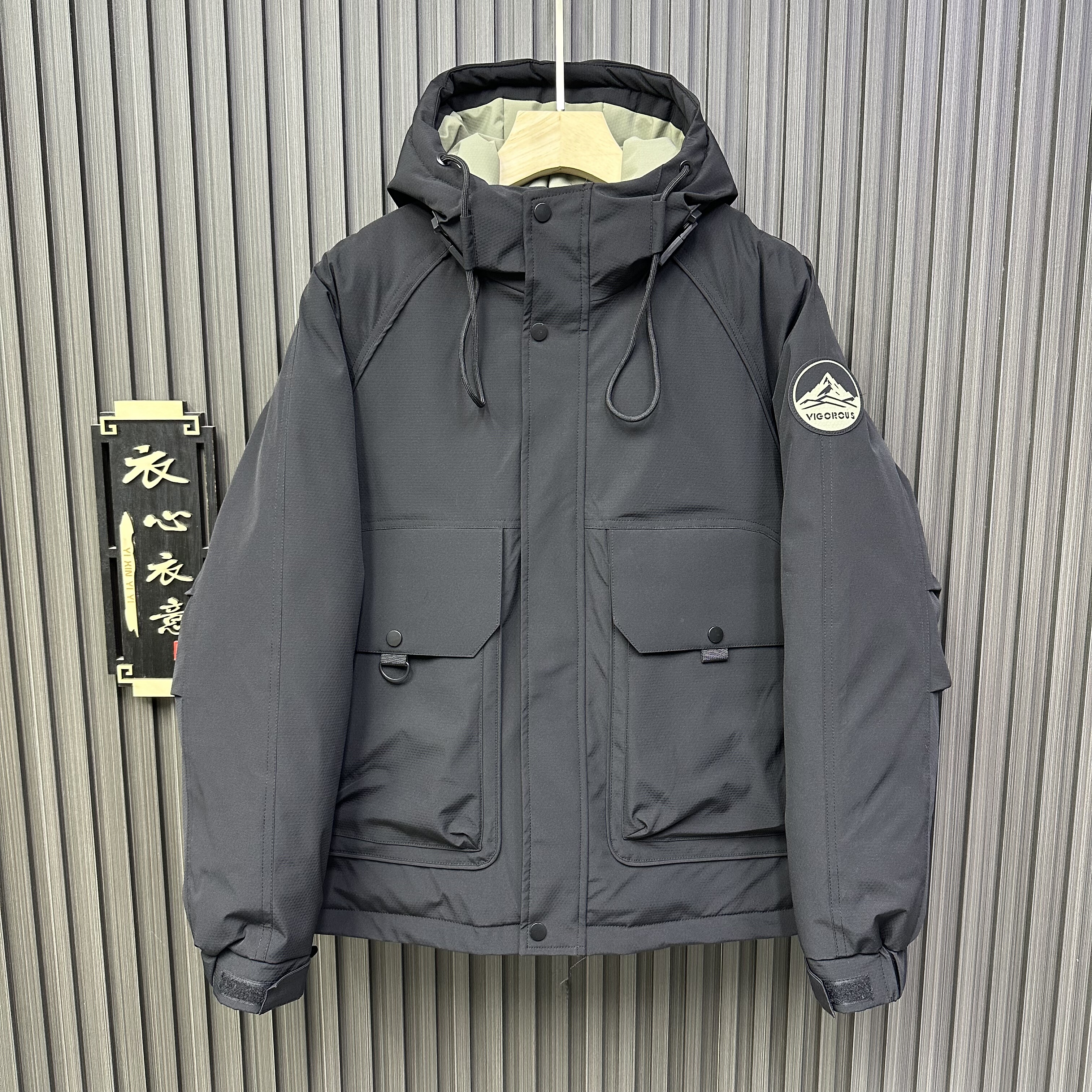 2025秋冬新款连帽加厚保暖棉服男外套时尚百搭休闲宽松工装冲锋衣