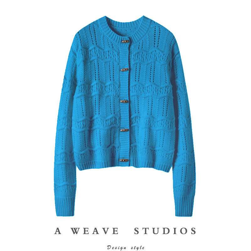 美翻！湖蓝色圆领牛角扣羊绒衫春夏新款针织开衫长袖保暖毛衣
