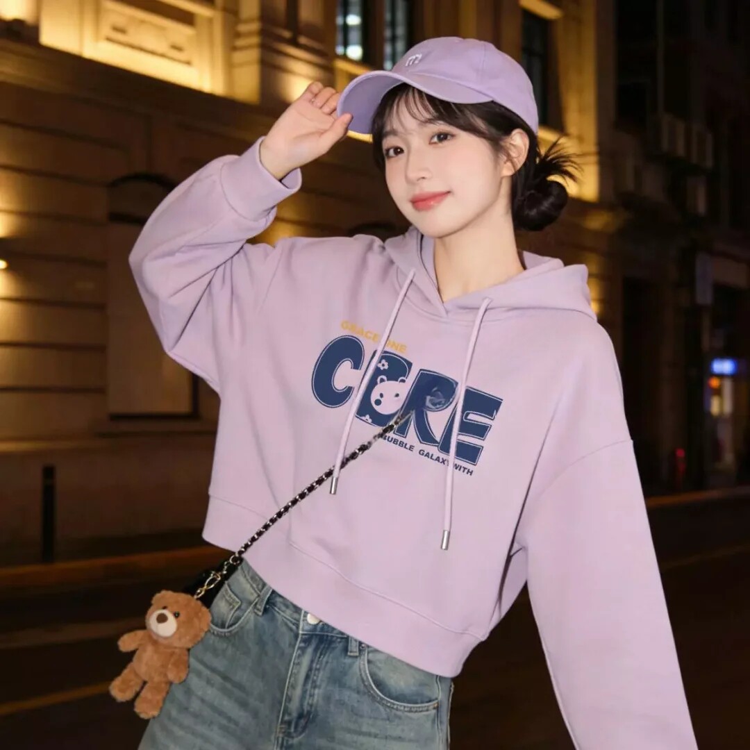  紫色短款连帽卫衣女春秋小个子宽松印花套头帽衫高腰休闲上衣