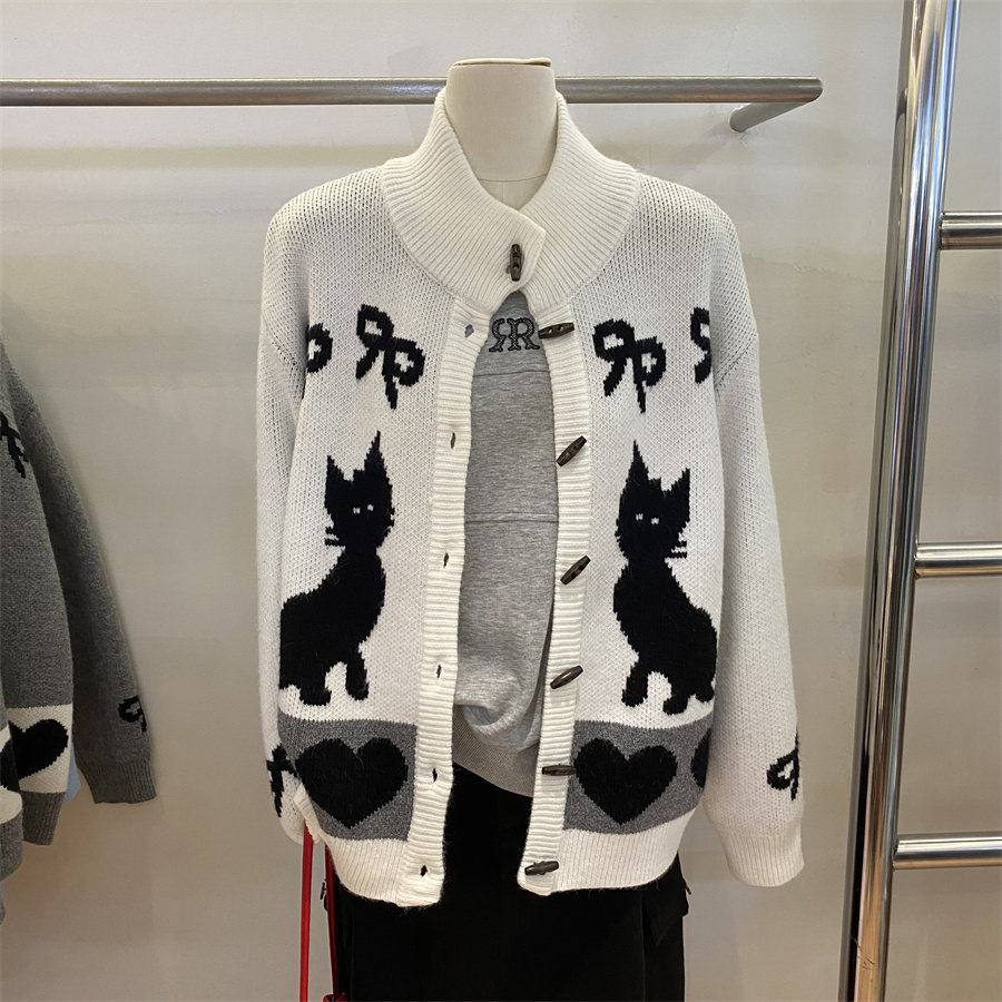 牛角扣立领毛衣女2024秋冬新款宽松百搭蝴蝶结提花针织开衫外套潮