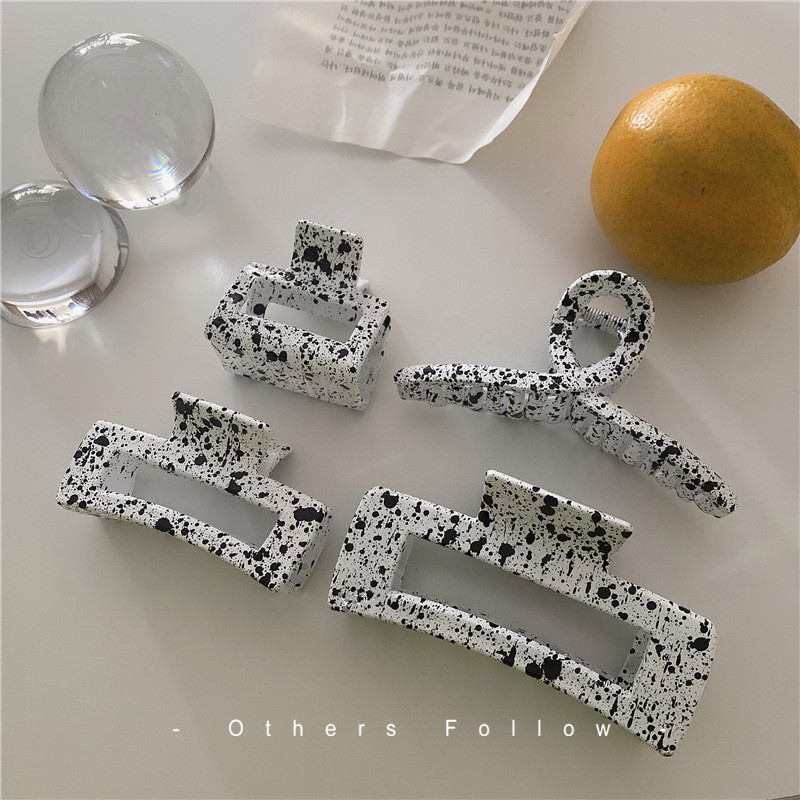 泼墨东大门同款黑白色香风抓夹