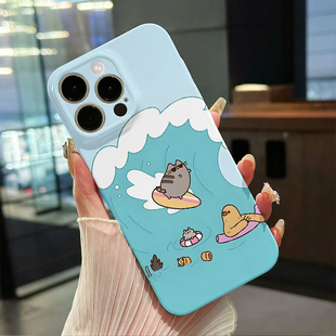 夏日冲浪猫咪适用iPhone16/15Promax手机壳华为pura70荣耀300菲林苹果14/13软小米15红米k80硬vivos20y200y77
