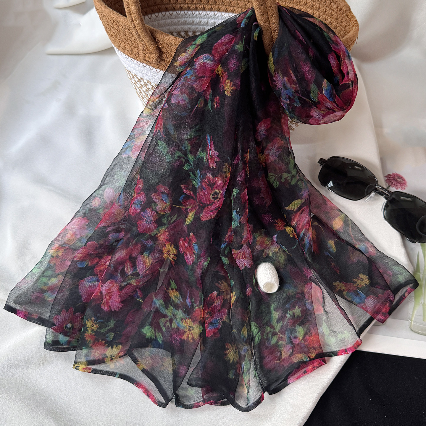 繁花春秋季百搭真丝桑蚕丝丝巾女护颈围巾黑色红花东风纱妈妈纱巾