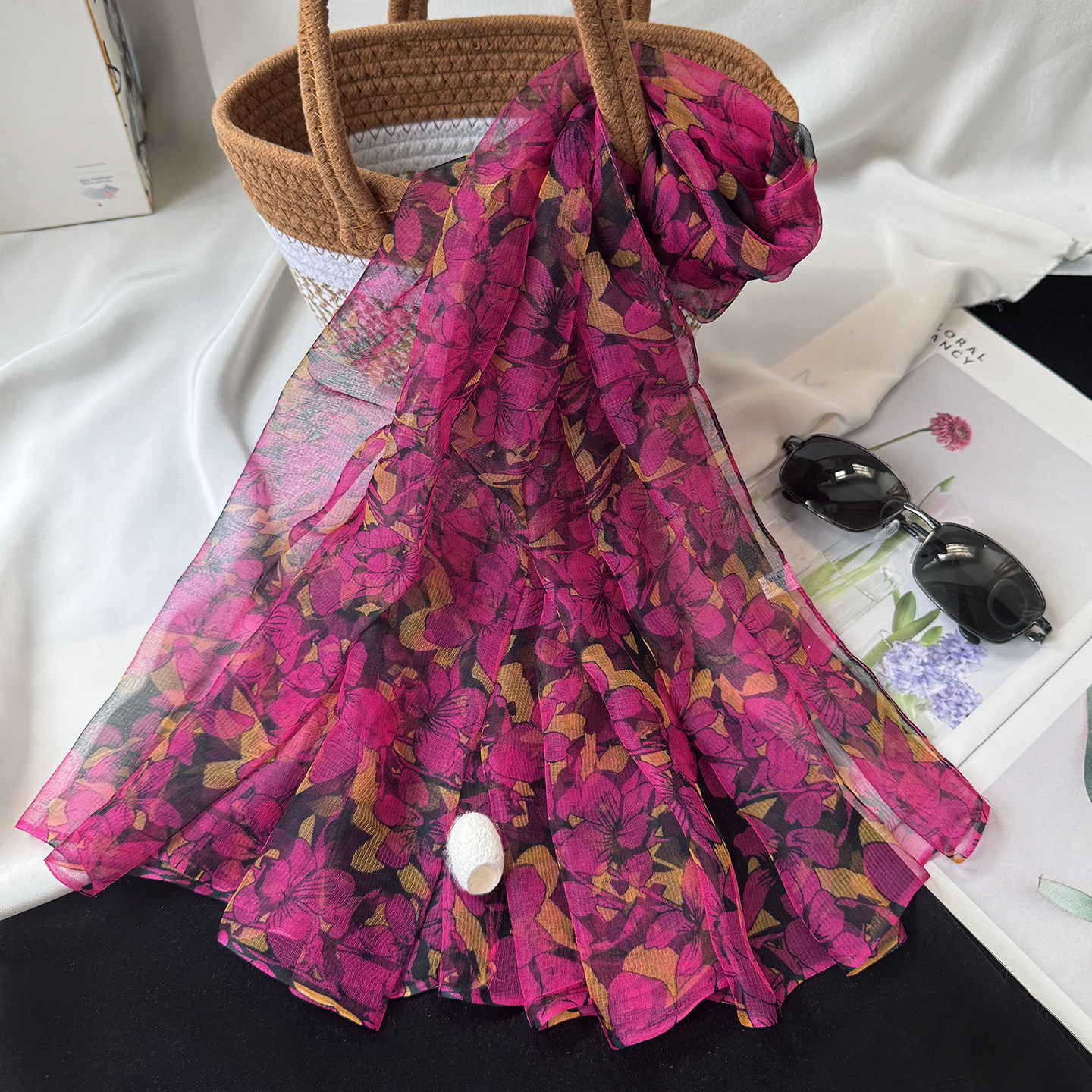 蝴蝶花杭州桑蚕丝小丝巾女2025新款真丝印花护颈围巾送妈妈长纱巾