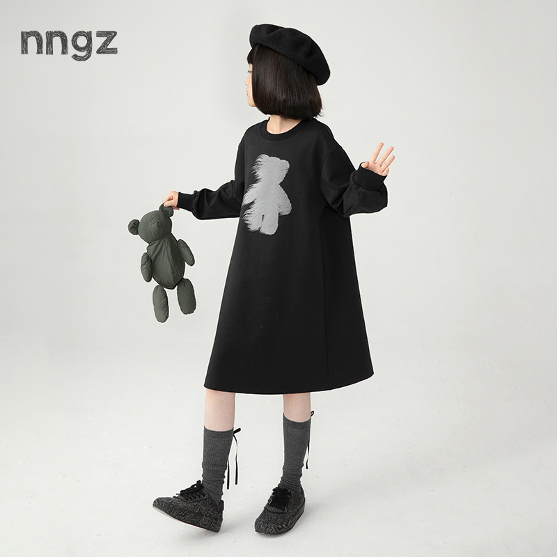 NNGZ设计师女童玩偶印花连衣裙春季百搭儿童卫衣裙童装简约裙子