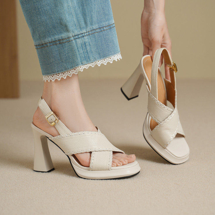 2026新款超高粗跟白色交叉带夏季外穿时尚高级感配裙子凉鞋女