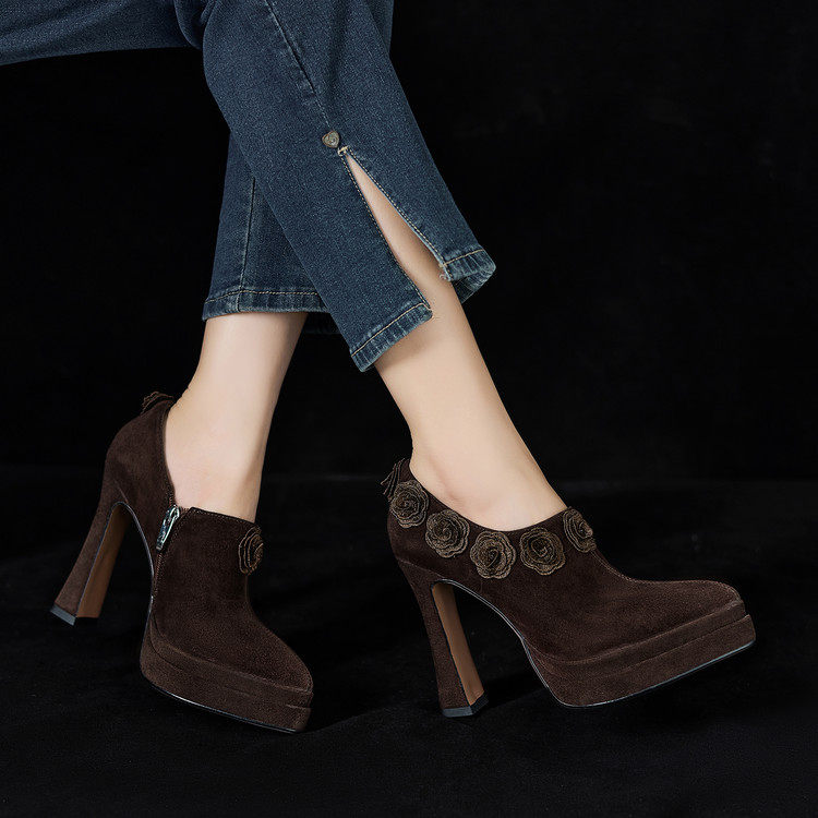 2026高级设计感花朵高跟鞋配裙子单鞋春秋新款磨砂女鞋子