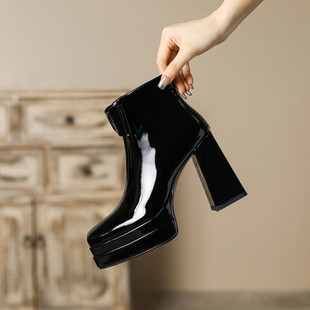 2025秋冬新款设计感小众防水台真皮粗跟马丁靴超高跟短靴子女