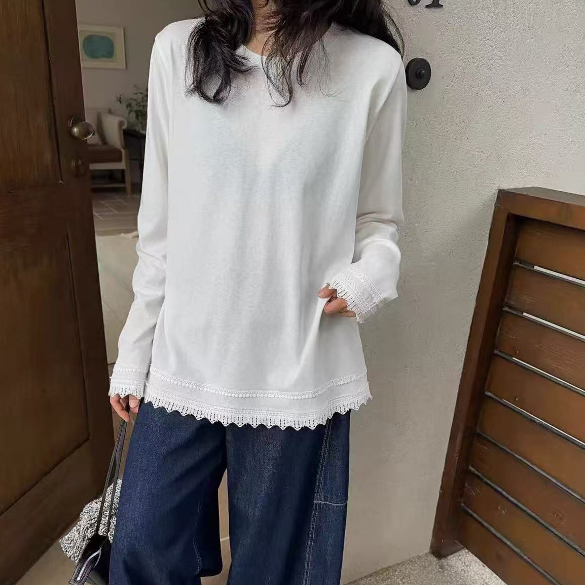 韩系圆领蕾丝拼接长袖T恤女秋宽松百搭显瘦休闲打底衫上衣8709