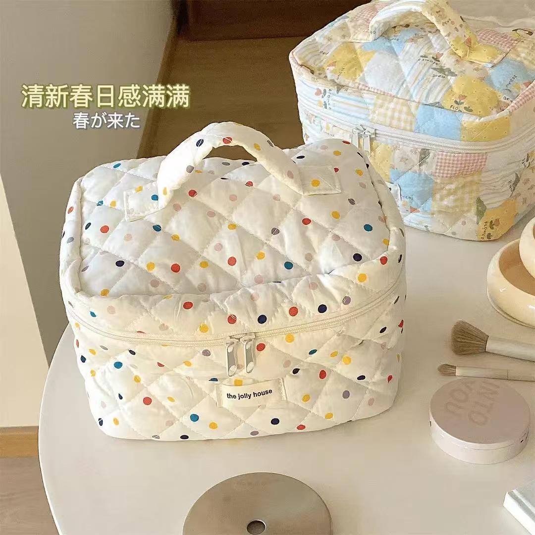 新款超高颜值波点ins彩色化妆包可手提外出旅行大容量收纳洗漱包