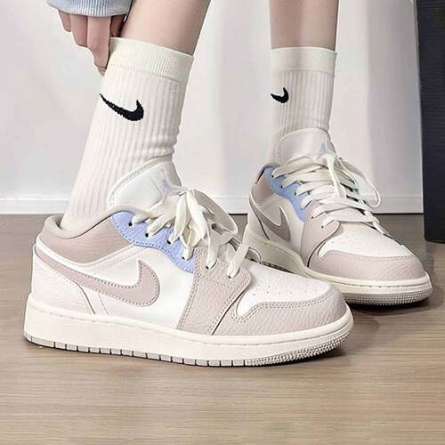 Nike耐克2026新款AJ1男女大童鞋休闲鞋经典板鞋运动鞋IV3219-161