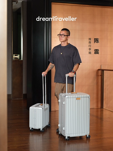 Вместительный и большой универсальный чемодан подходит для мужчин и женщин