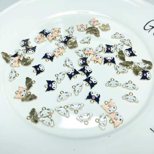 A37约1.5CM合金滴油三丽鸥挂件60-70个diy手工材料配件满30包邮