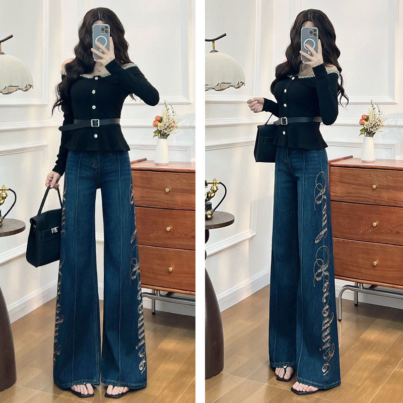 不贴腿烫钻喇叭牛仔裤女春秋2026图片