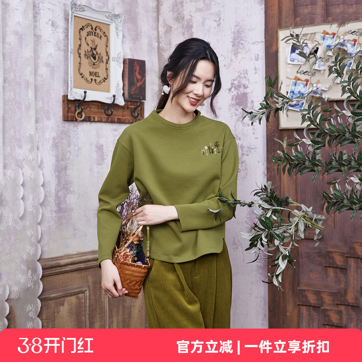 布符秋新款原创设计绣花圆领女士长袖短款卫衣简约宽松日常