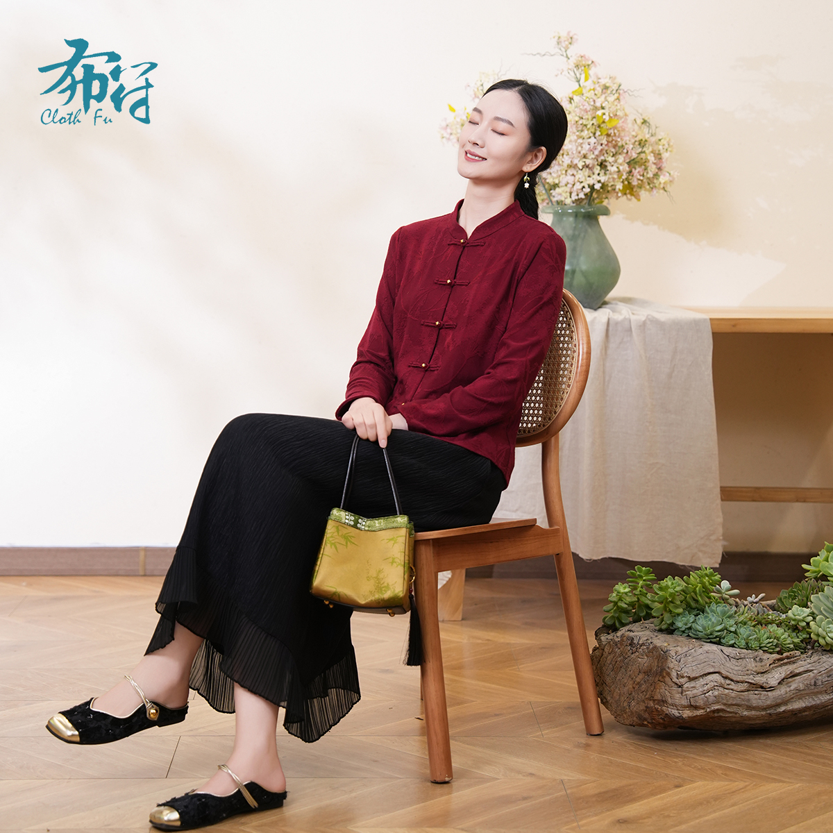 布符2025年春新款红一枝独秀一字扣上衣修身保暖弹性长袖旗袍上衣