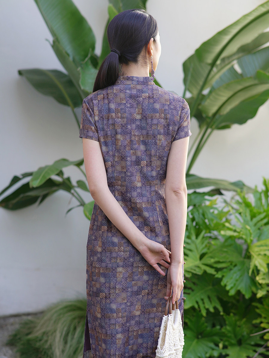 BU FU 2024 여름 새 나무 단추 CHEONGSAM 여성의 중국어 번체 문학 복고풍 밑단 슬릿 긴 스타일