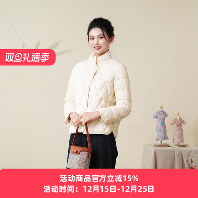 布符新中式「白色/樱花粉菱格立领短款羽绒服」2025年冬季鸭绒服