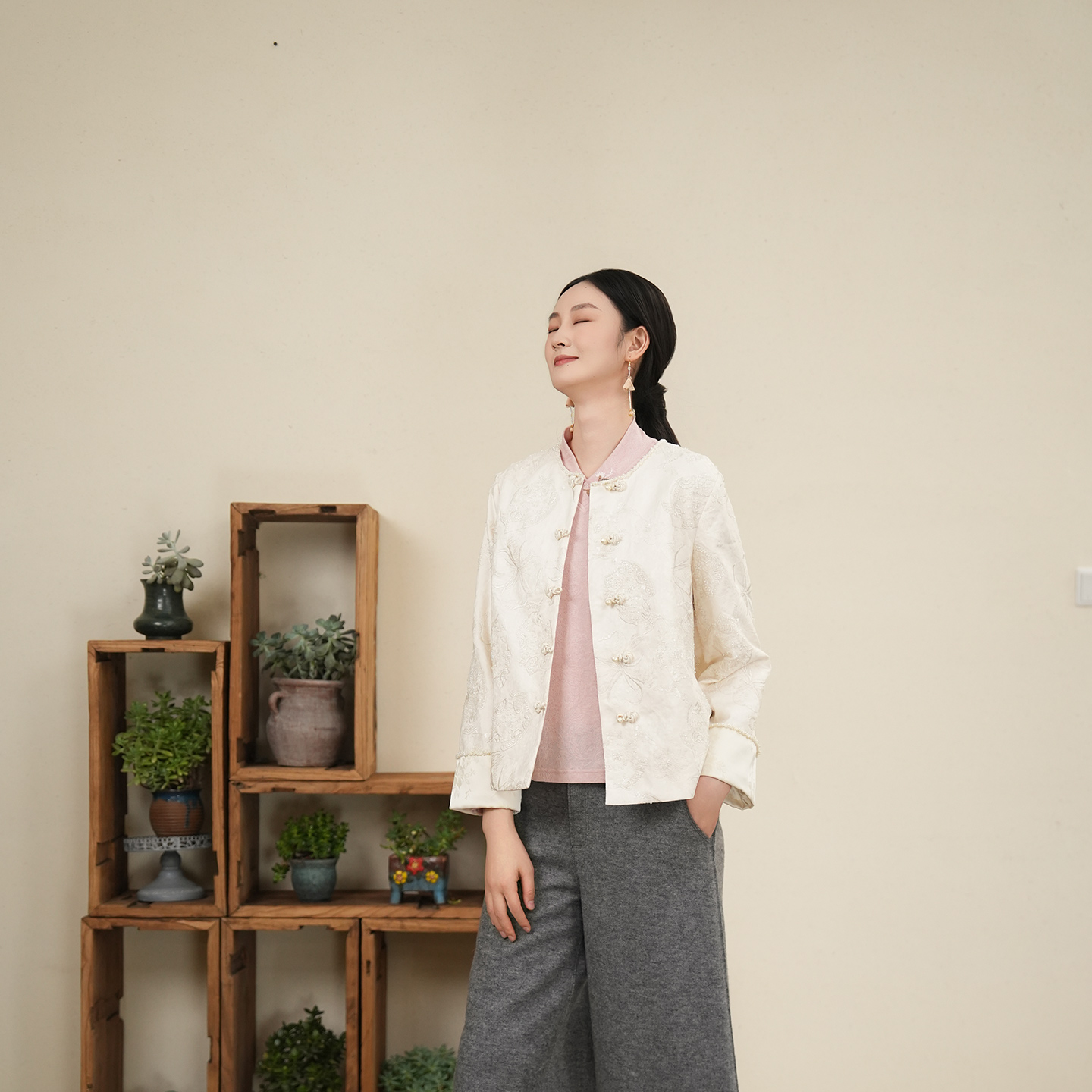 布符新中式「米白珠饰领重工刺绣外套」2025年秋女设计感小众薄款