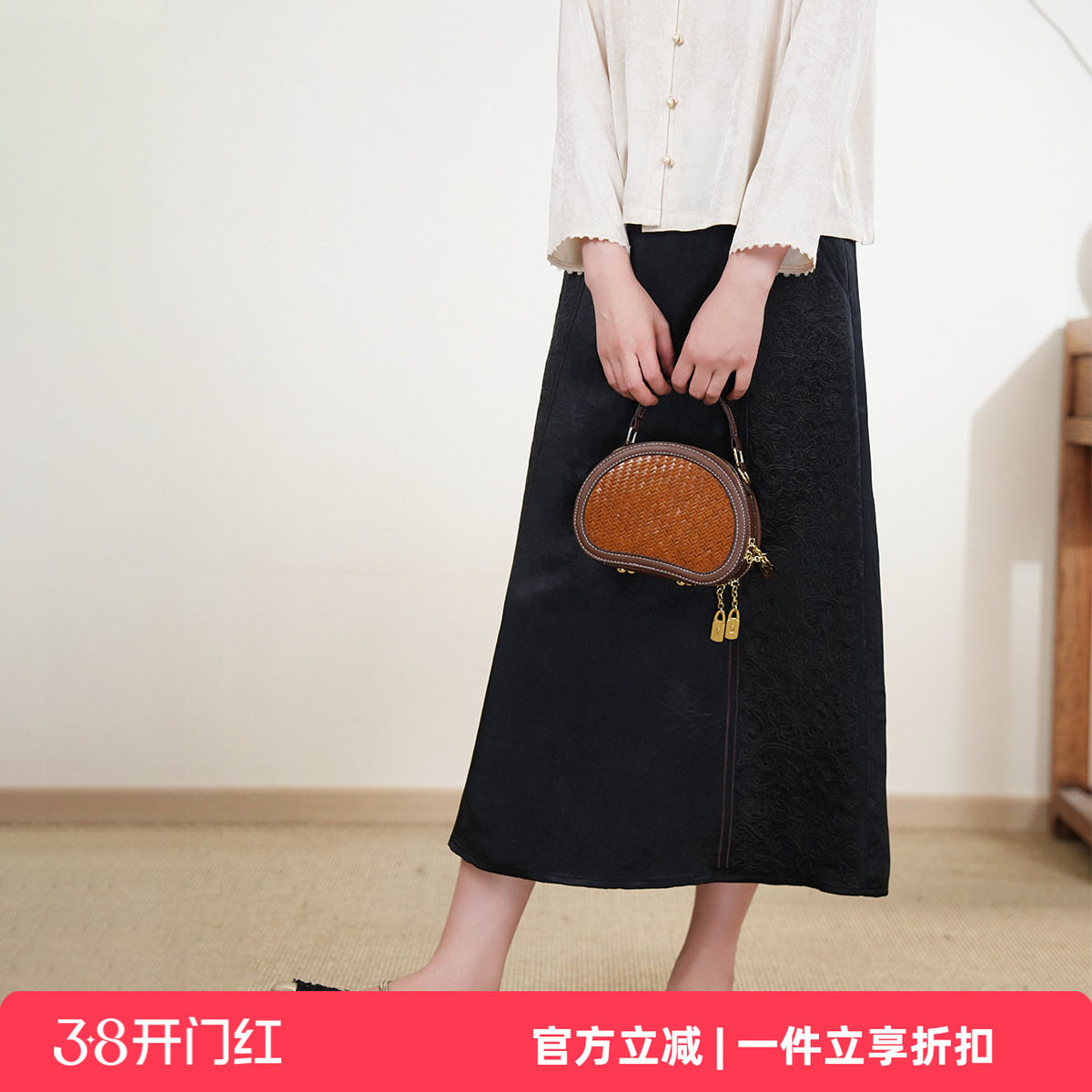 布符新中式2025年秋款黑 A 字裙侧刺绣半身裙显瘦时尚百搭优雅女