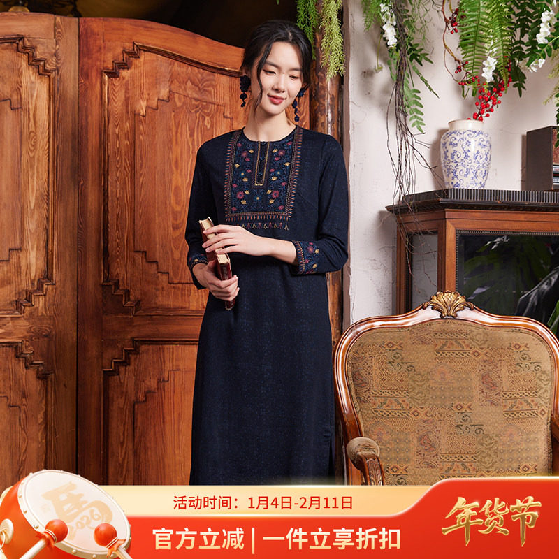 布符秋冬新款官方原创宽松羊毛民族刺绣连衣裙女圆领时尚百搭