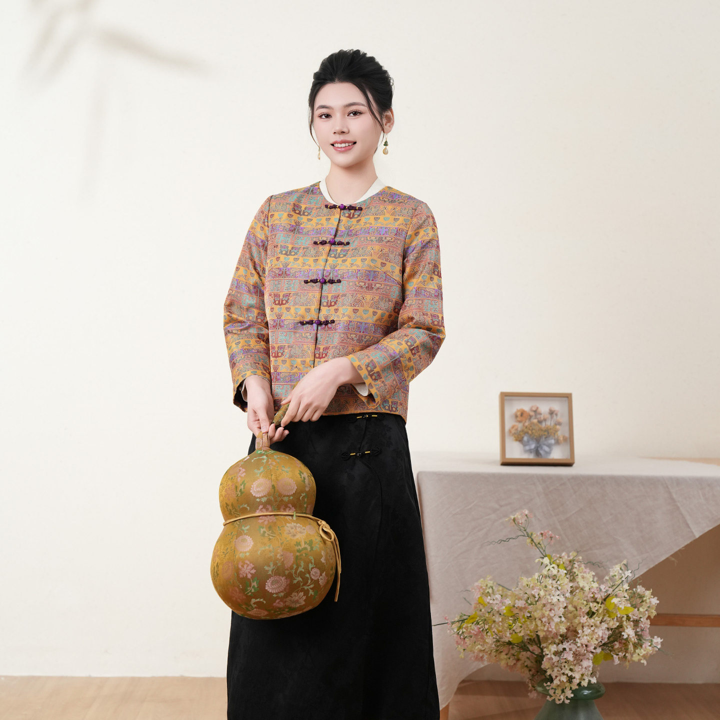 布符新中式「纹藏山海提花十字结外套」2026年春季新品简洁圆领女