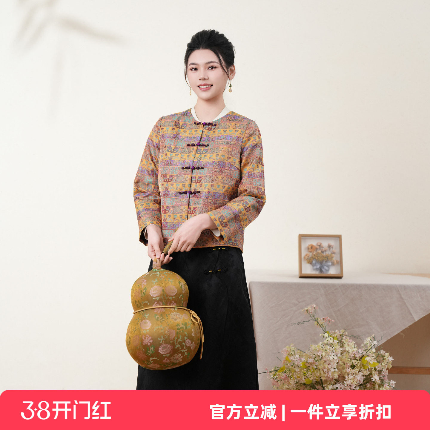 布符新中式「纹藏山海提花十字结外套」2026年春季新品简洁圆领女