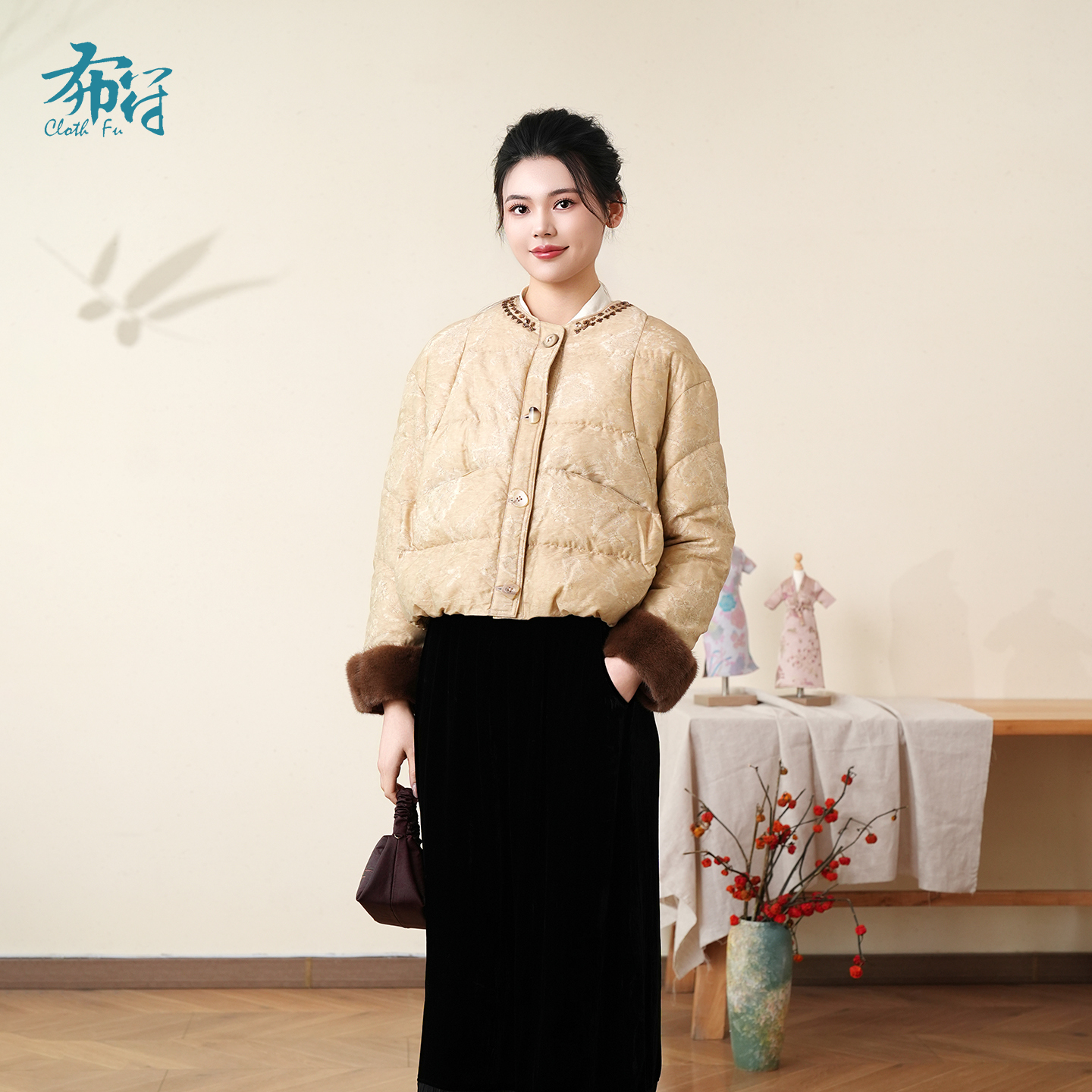 布符新中式「卡其/粉色圆领貂毛鹅绒服」2025年冬季珠绣女羽绒服