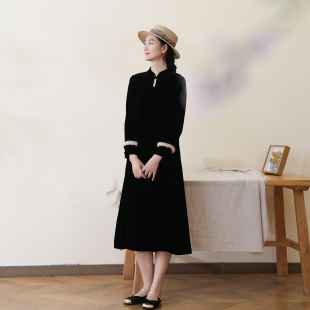 旗袍连衣裙 长袖 布符2026年春新款 原创设计黑丝绒双扣水滴领修身