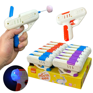 网红好吃有好玩的手枪出糖棒棒糖吃糖机器人哄女朋友小孩发光玩具