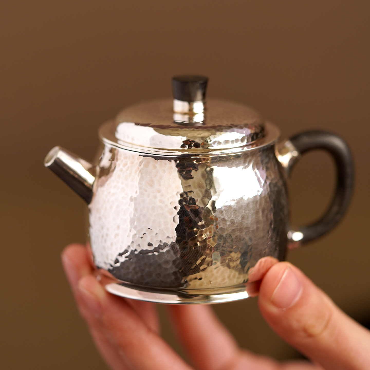 小谦山房复古锤纹小银壶