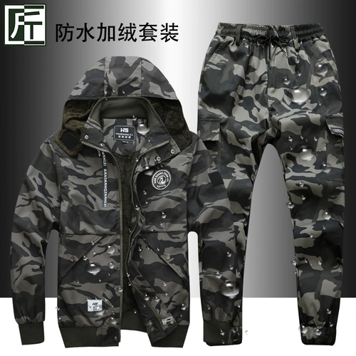 Утепленный удерживающий тепло защищающий от холода ветрозащитный водонепроницаемый камуфляжный комбинезон