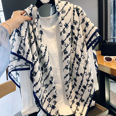 130大方巾女手工缝边仿丝毛围巾